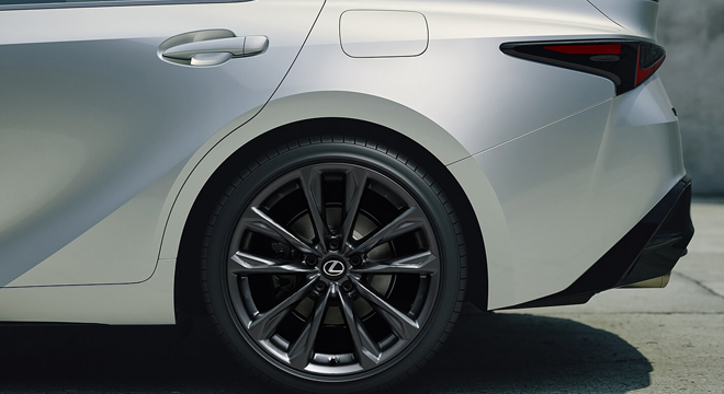 Lexus IS