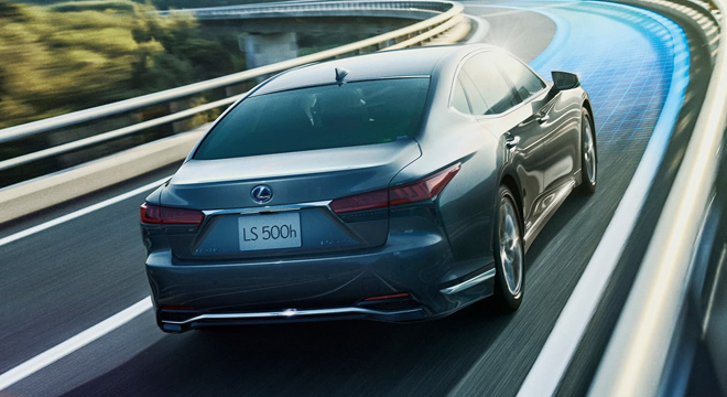 Lexus LS 500h Premier rear quarter