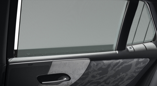 Lexus LS 500h Premier rear window shade
