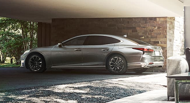Lexus LS 500h Premier side profile