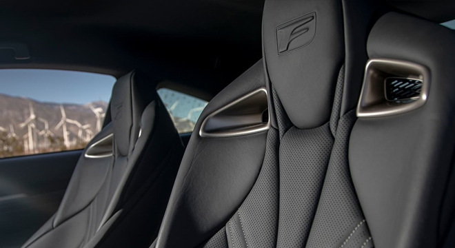 Lexus RC F 2022 seats