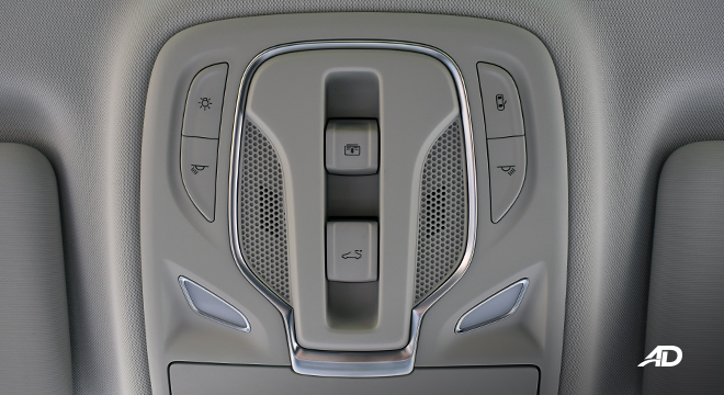  MG HS sunroof controls