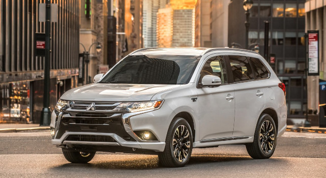 Mitsubishi Outlander PHEV Front Quarter