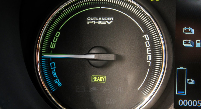 Mitsubishi Outlander PHEV gauge cluster