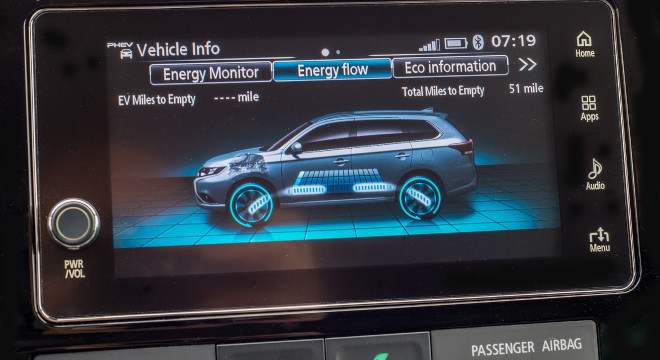 Mitsubishi Outlander PHEV infotainment