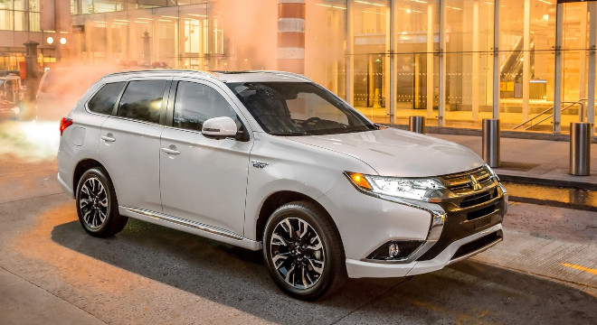 Mitsubishi Outlander PHEV Side Quarter