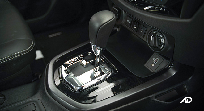 Nissan Navara gear shifter