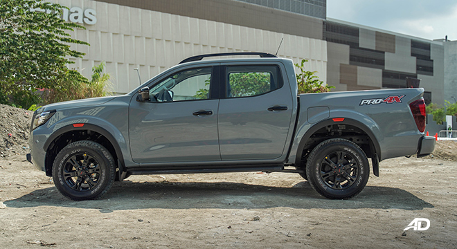 Nissan Navara PRO-4X side quarter