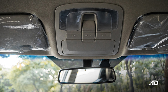 ssangyong tivoli diesel review road test dome lights interior