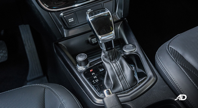 ssangyong tivoli diesel review road test gear lever shifter interior