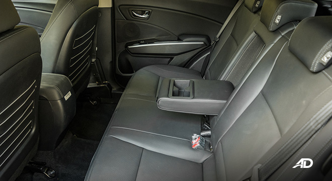 ssangyong tivoli diesel review road test rear cabin legroom arm rest interior