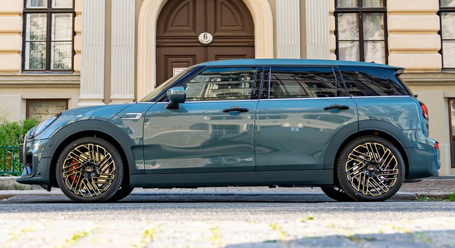 MINI Clubman S Untold Edition Side