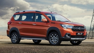 2020 Suzuki XL7 exterior side