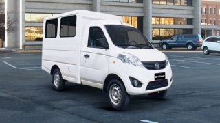 2022 Foton Gratour MT MPV exterior front quarter Philippines