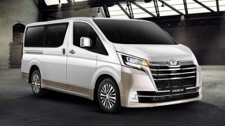 Toyota Hiace Super Grandia Elite 2-Tone
