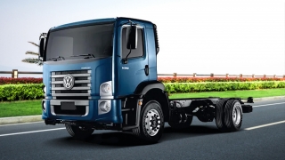 Volkswagen Constellation 14.190 exterior quarter front Philippines