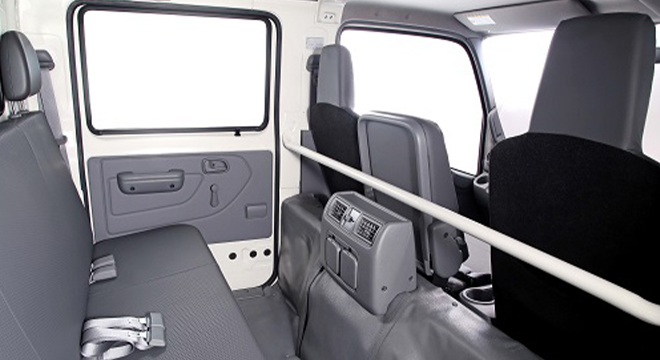 Hino 300 Series XZU710LD Double Cab Interior Seating