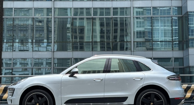 2016 Porsche Macan AT