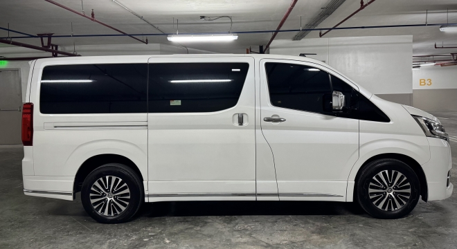 2019 Toyota Super Grandia 2.8 AT (Pearl White)