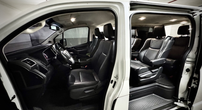 2019 Toyota Super Grandia 2.8 AT (Pearl White)